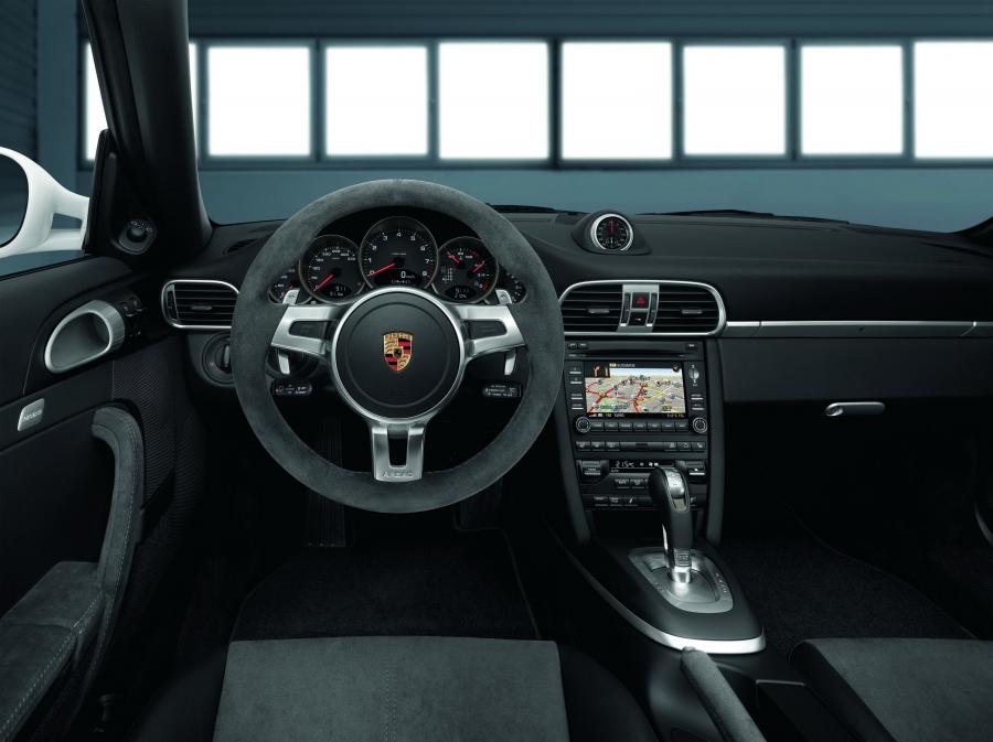  Porsche 911 Carrera GTS 2011 года  (фото 3 из 15)